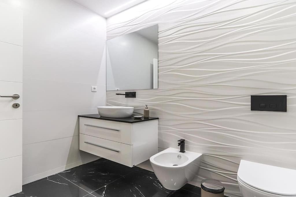 Outstanding Santos Spacious 2 Bedroom W Ac Apartamento