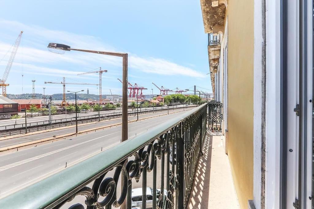 Outstanding Santos Spacious 2 Bedroom W Ac * Lisboa