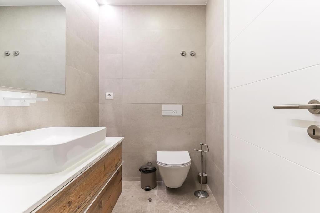 Outstanding Santos Spacious 2 Bedroom W Ac Apartamento *