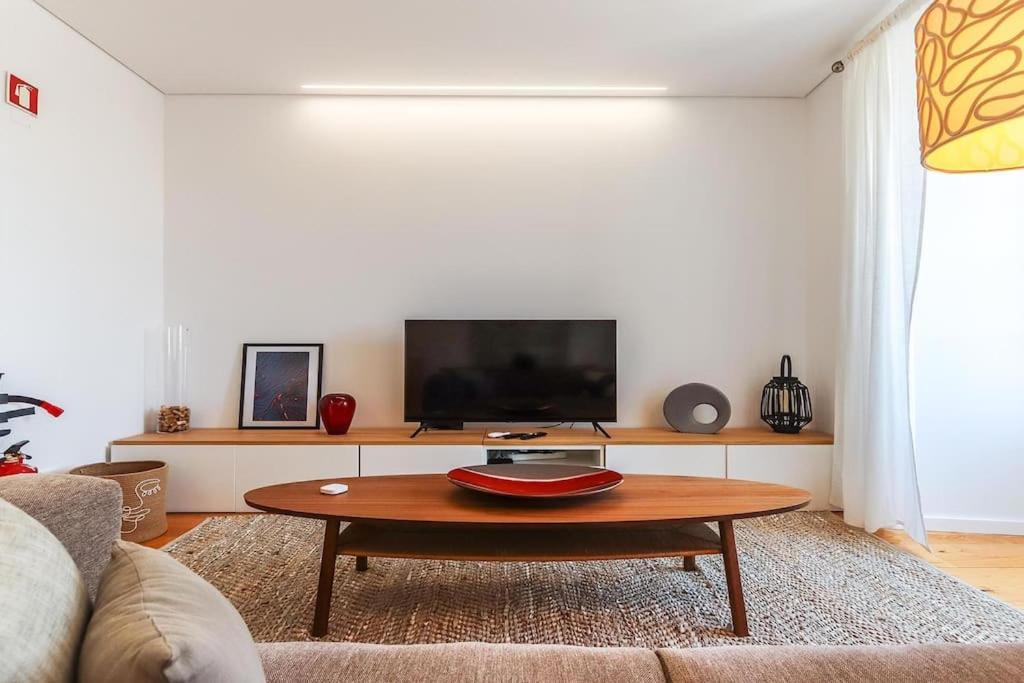 Apartamento Outstanding Santos Spacious 2 Bedroom W Ac Lisboa